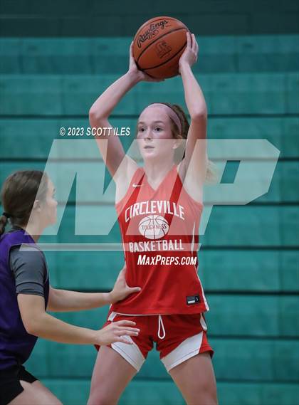Thumbnail 2 in Logan vs Circleville (Scrimmage) photogallery.