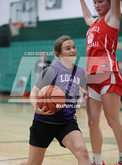 Thumbnail 3 in Logan vs Circleville (Scrimmage) photogallery.