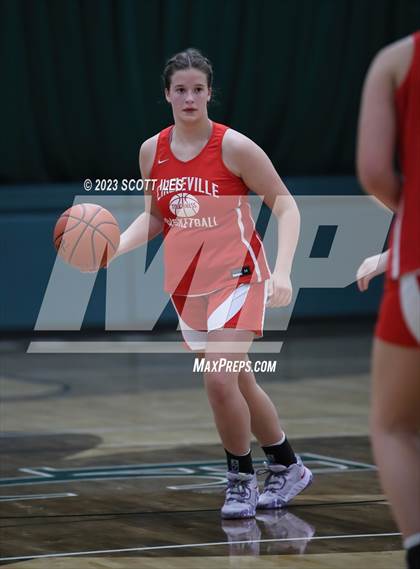 Thumbnail 3 in Logan vs Circleville (Scrimmage) photogallery.