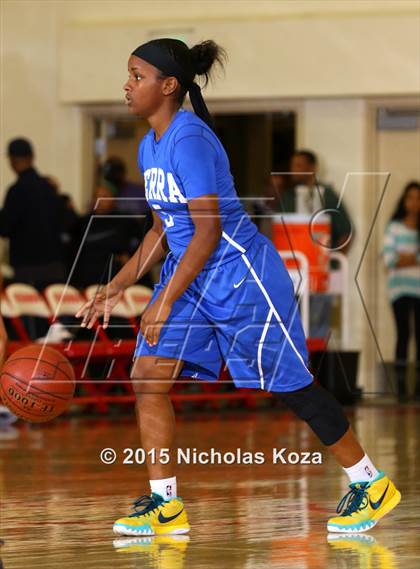 Thumbnail 1 in Serra vs. Harvard-Westlake (Battle at the Beach Classic) photogallery.