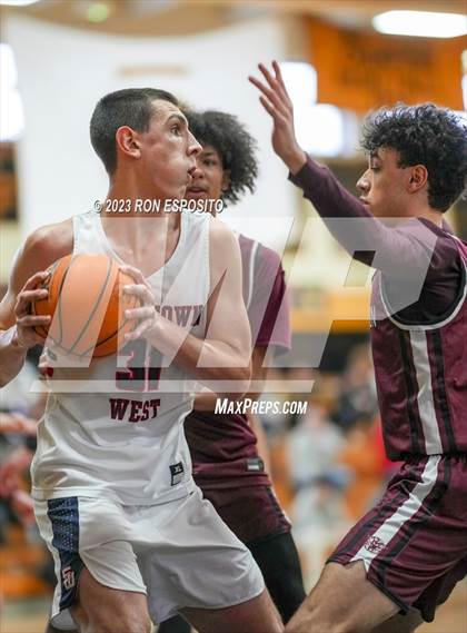 Thumbnail 2 in Smithtown West vs Kingston (Long Island Holiday Invitational) photogallery.