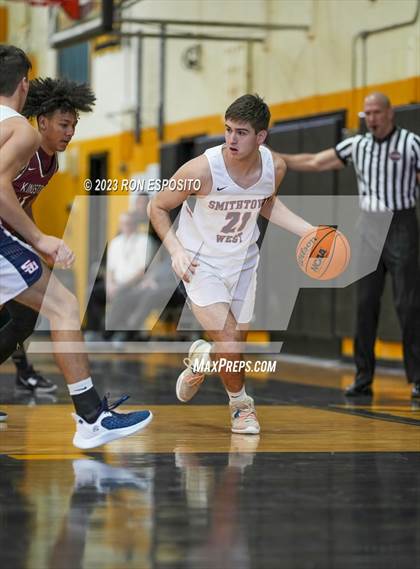 Thumbnail 3 in Smithtown West vs Kingston (Long Island Holiday Invitational) photogallery.