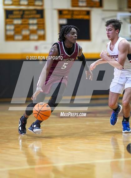 Thumbnail 3 in Smithtown West vs Kingston (Long Island Holiday Invitational) photogallery.