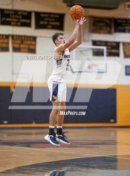 Thumbnail 3 in Smithtown West vs Kingston (Long Island Holiday Invitational) photogallery.