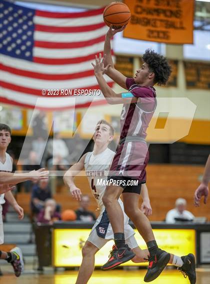 Thumbnail 3 in Smithtown West vs Kingston (Long Island Holiday Invitational) photogallery.