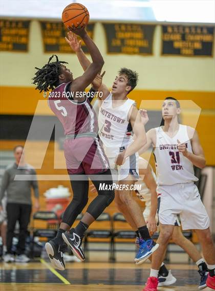 Thumbnail 2 in Smithtown West vs Kingston (Long Island Holiday Invitational) photogallery.