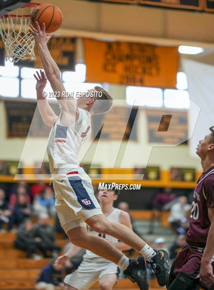 Thumbnail 3 in Smithtown West vs Kingston (Long Island Holiday Invitational) photogallery.