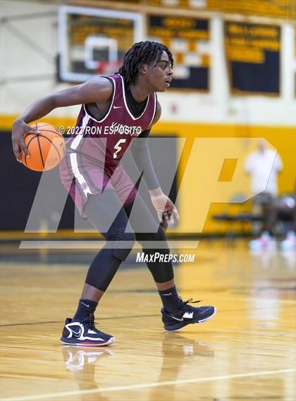Thumbnail 1 in Smithtown West vs Kingston (Long Island Holiday Invitational) photogallery.