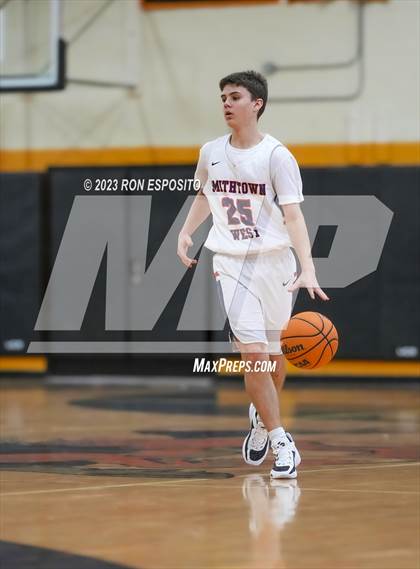 Thumbnail 2 in Smithtown West vs Kingston (Long Island Holiday Invitational) photogallery.