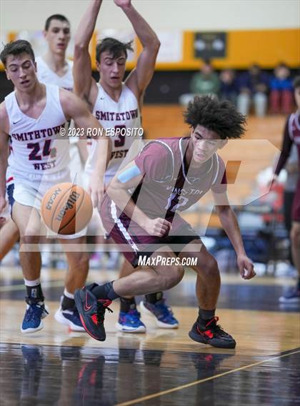Thumbnail 3 in Smithtown West vs Kingston (Long Island Holiday Invitational) photogallery.