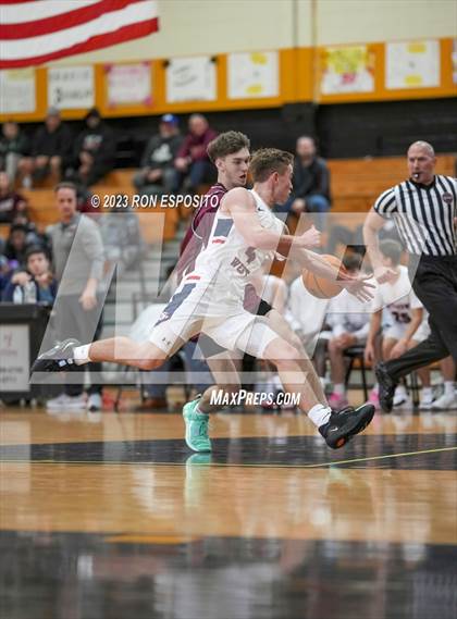 Thumbnail 3 in Smithtown West vs Kingston (Long Island Holiday Invitational) photogallery.