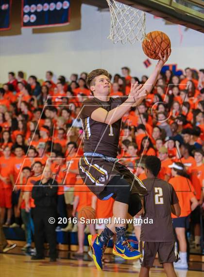 Thumbnail 2 in Crespi @ Chaminade photogallery.