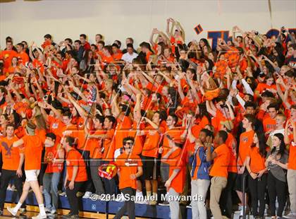 Thumbnail 2 in Crespi @ Chaminade photogallery.