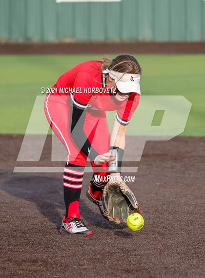 Thumbnail 3 in Sulphur Springs vs. Lovejoy (UIL 5A Regional Semifinal) photogallery.