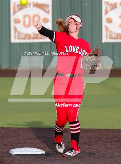 Thumbnail 1 in Sulphur Springs vs. Lovejoy (UIL 5A Regional Semifinal) photogallery.