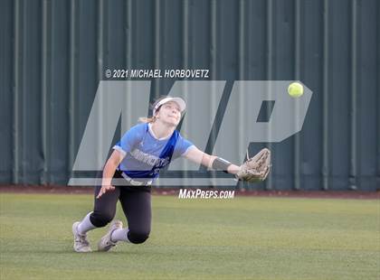 Thumbnail 3 in Sulphur Springs vs. Lovejoy (UIL 5A Regional Semifinal) photogallery.