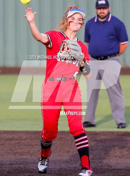 Thumbnail 3 in Sulphur Springs vs. Lovejoy (UIL 5A Regional Semifinal) photogallery.