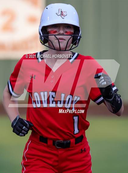 Thumbnail 1 in Sulphur Springs vs. Lovejoy (UIL 5A Regional Semifinal) photogallery.