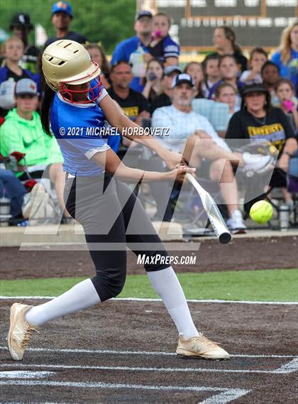 Thumbnail 3 in Sulphur Springs vs. Lovejoy (UIL 5A Regional Semifinal) photogallery.