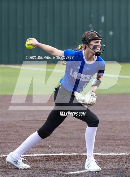 Thumbnail 1 in Sulphur Springs vs. Lovejoy (UIL 5A Regional Semifinal) photogallery.
