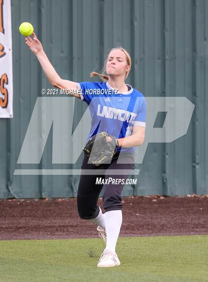 Thumbnail 1 in Sulphur Springs vs. Lovejoy (UIL 5A Regional Semifinal) photogallery.