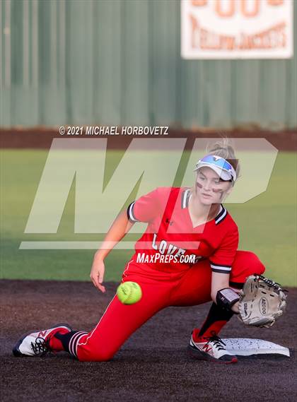 Thumbnail 2 in Sulphur Springs vs. Lovejoy (UIL 5A Regional Semifinal) photogallery.