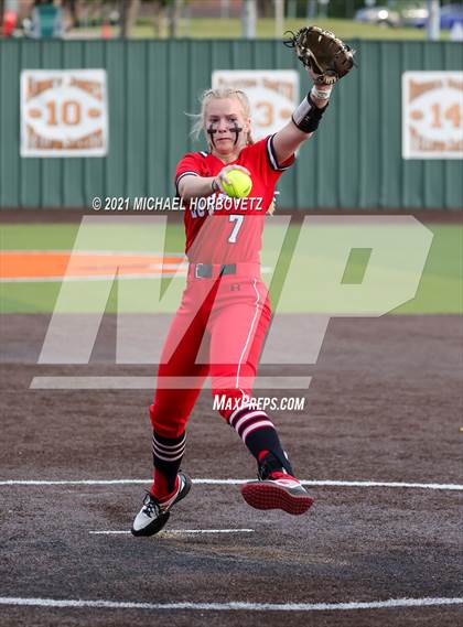 Thumbnail 3 in Sulphur Springs vs. Lovejoy (UIL 5A Regional Semifinal) photogallery.