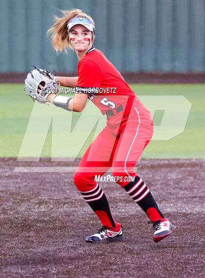 Thumbnail 1 in Sulphur Springs vs. Lovejoy (UIL 5A Regional Semifinal) photogallery.