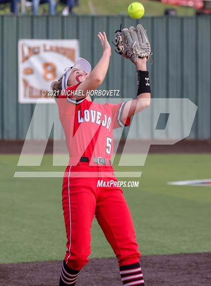 Thumbnail 3 in Sulphur Springs vs. Lovejoy (UIL 5A Regional Semifinal) photogallery.
