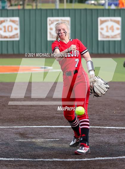 Thumbnail 1 in Sulphur Springs vs. Lovejoy (UIL 5A Regional Semifinal) photogallery.