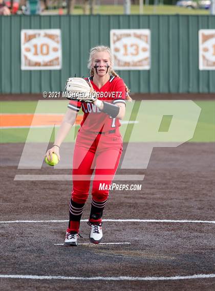 Thumbnail 2 in Sulphur Springs vs. Lovejoy (UIL 5A Regional Semifinal) photogallery.
