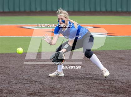 Thumbnail 3 in Sulphur Springs vs. Lovejoy (UIL 5A Regional Semifinal) photogallery.