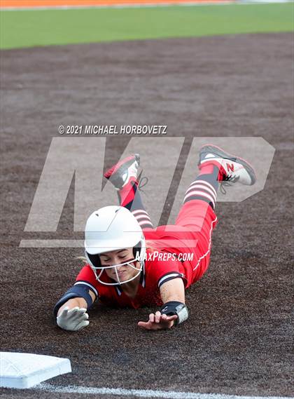 Thumbnail 2 in Sulphur Springs vs. Lovejoy (UIL 5A Regional Semifinal) photogallery.