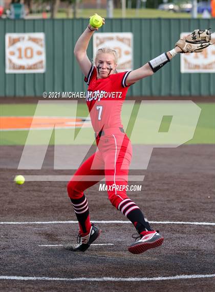 Thumbnail 1 in Sulphur Springs vs. Lovejoy (UIL 5A Regional Semifinal) photogallery.