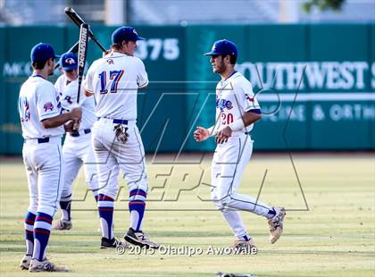 Thumbnail 2 in Oak Ridge vs. Rockwall (UIL 6A Regional Semifinal) photogallery.