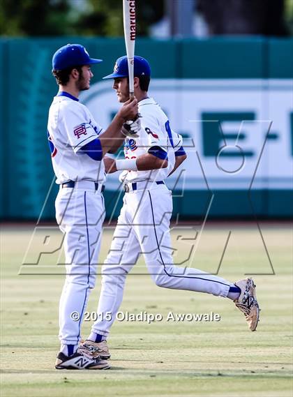 Thumbnail 1 in Oak Ridge vs. Rockwall (UIL 6A Regional Semifinal) photogallery.