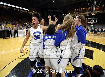 Thumbnail 1 in ThunderRidge vs. Highlands Ranch (CHSAA 5A Final) photogallery.