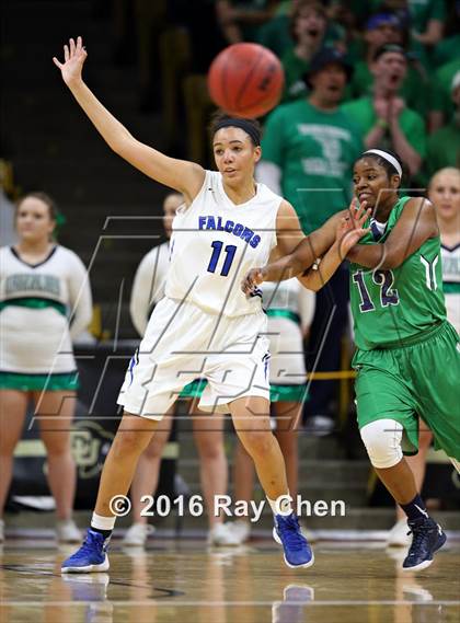 Thumbnail 3 in ThunderRidge vs. Highlands Ranch (CHSAA 5A Final) photogallery.
