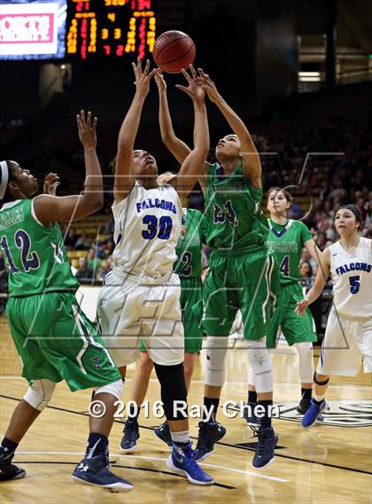 Thumbnail 3 in ThunderRidge vs. Highlands Ranch (CHSAA 5A Final) photogallery.