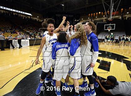 Thumbnail 2 in ThunderRidge vs. Highlands Ranch (CHSAA 5A Final) photogallery.