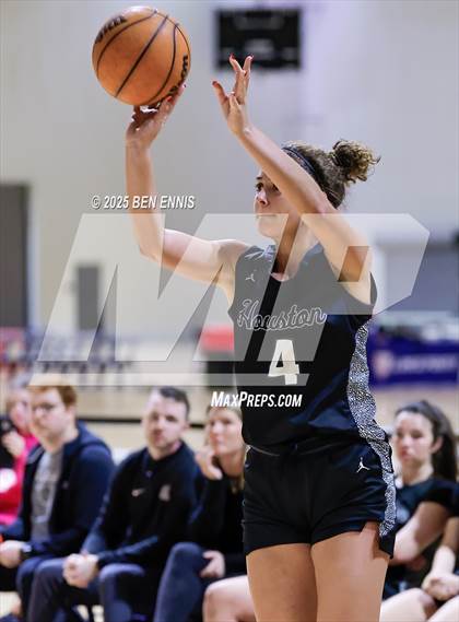 Thumbnail 1 in Houston vs. Wilson (She Got Game Classic) photogallery.