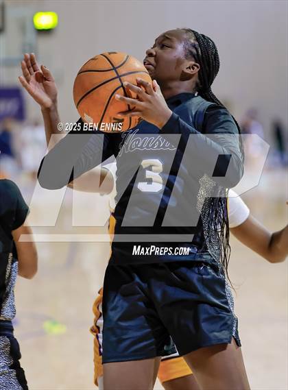 Thumbnail 3 in Houston vs. Wilson (She Got Game Classic) photogallery.