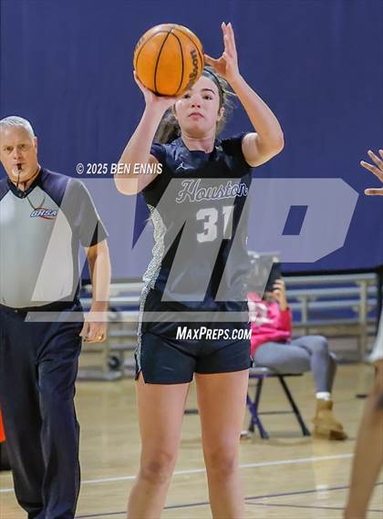 Thumbnail 3 in Houston vs. Wilson (She Got Game Classic) photogallery.