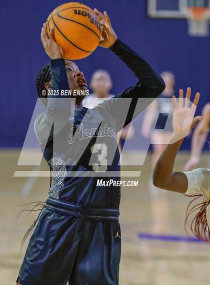 Thumbnail 1 in Houston vs. Wilson (She Got Game Classic) photogallery.