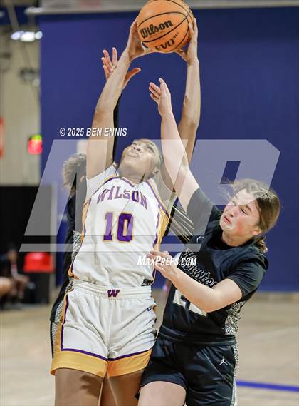 Thumbnail 3 in Houston vs. Wilson (She Got Game Classic) photogallery.