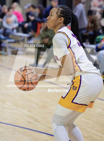 Thumbnail 1 in Houston vs. Wilson (She Got Game Classic) photogallery.