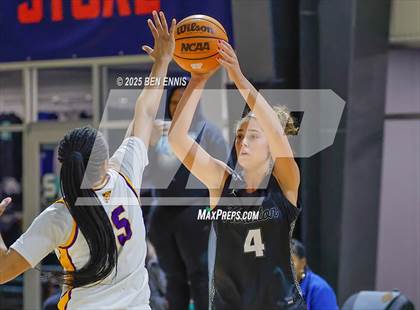 Thumbnail 3 in Houston vs. Wilson (She Got Game Classic) photogallery.