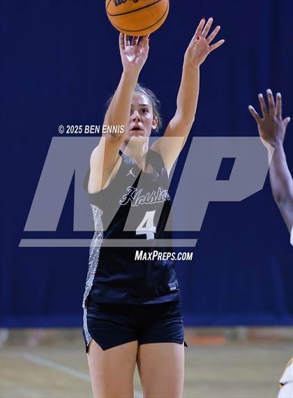 Thumbnail 1 in Houston vs. Wilson (She Got Game Classic) photogallery.