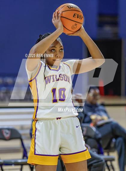Thumbnail 2 in Houston vs. Wilson (She Got Game Classic) photogallery.