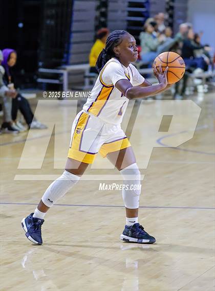 Thumbnail 2 in Houston vs. Wilson (She Got Game Classic) photogallery.